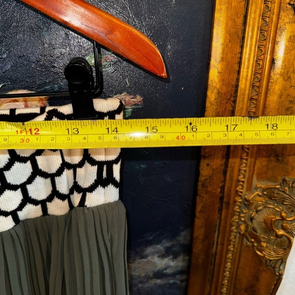 Dear Creatures Anthropologie Green Pleated Midi Skirt with Knit Waistband Size L - Picture 6 of 9